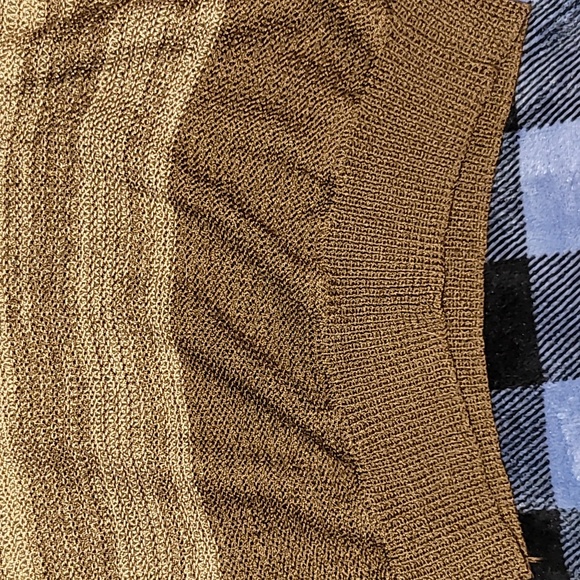 Vintage. Country Suburban. Light-knit. Soft feel. 3- button pullover. W M. - Picture 6 of 14